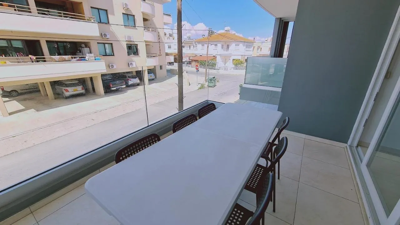 Stay Novel Apartment Larnaca 0*,
